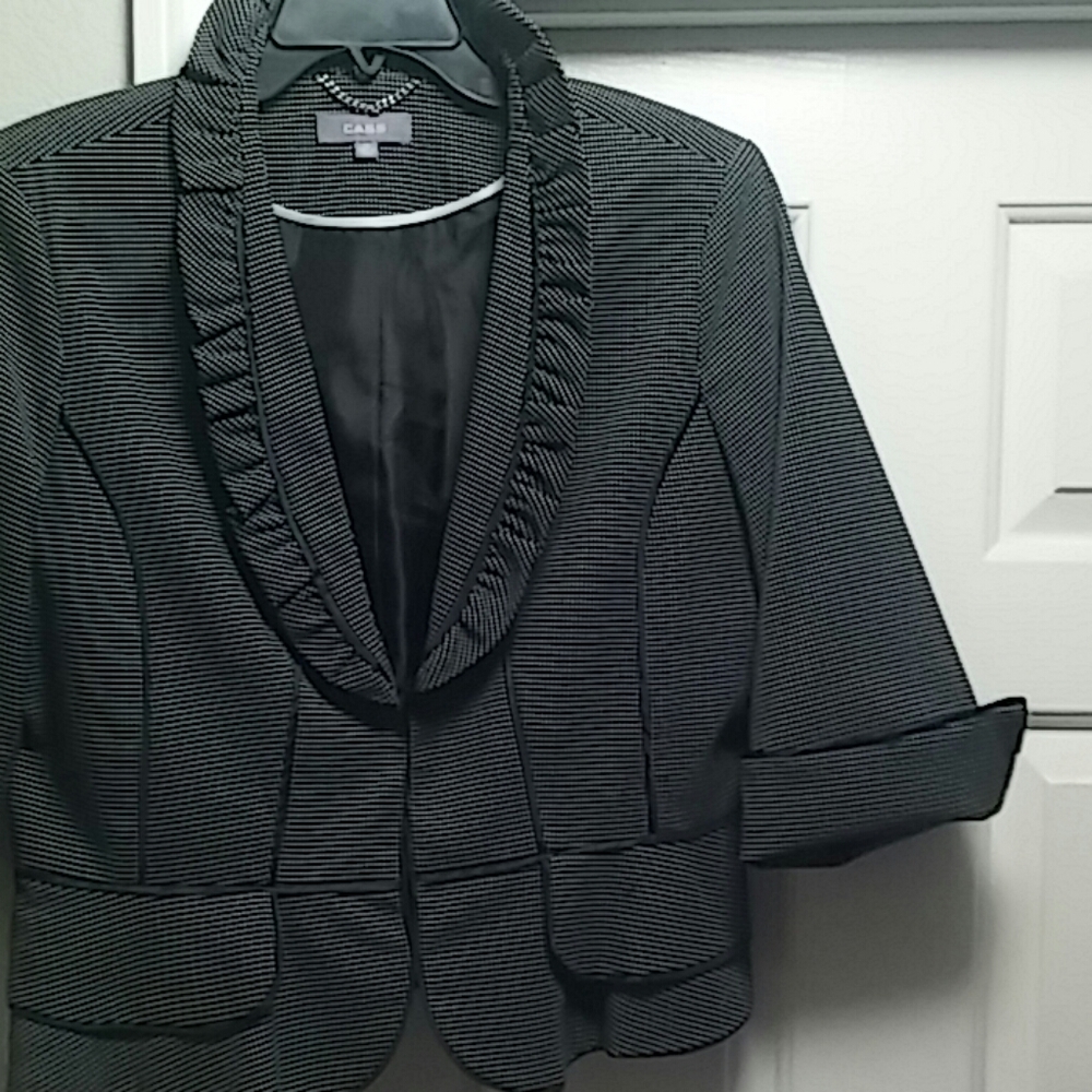 SUIT - Picture 3 of 5
